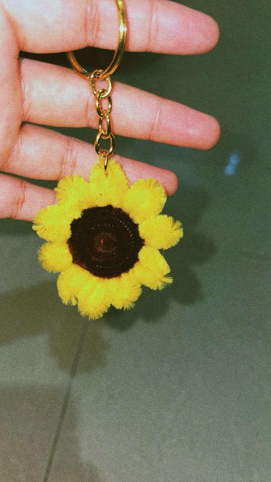 small sunflower (fuzzy wire) - Image 1