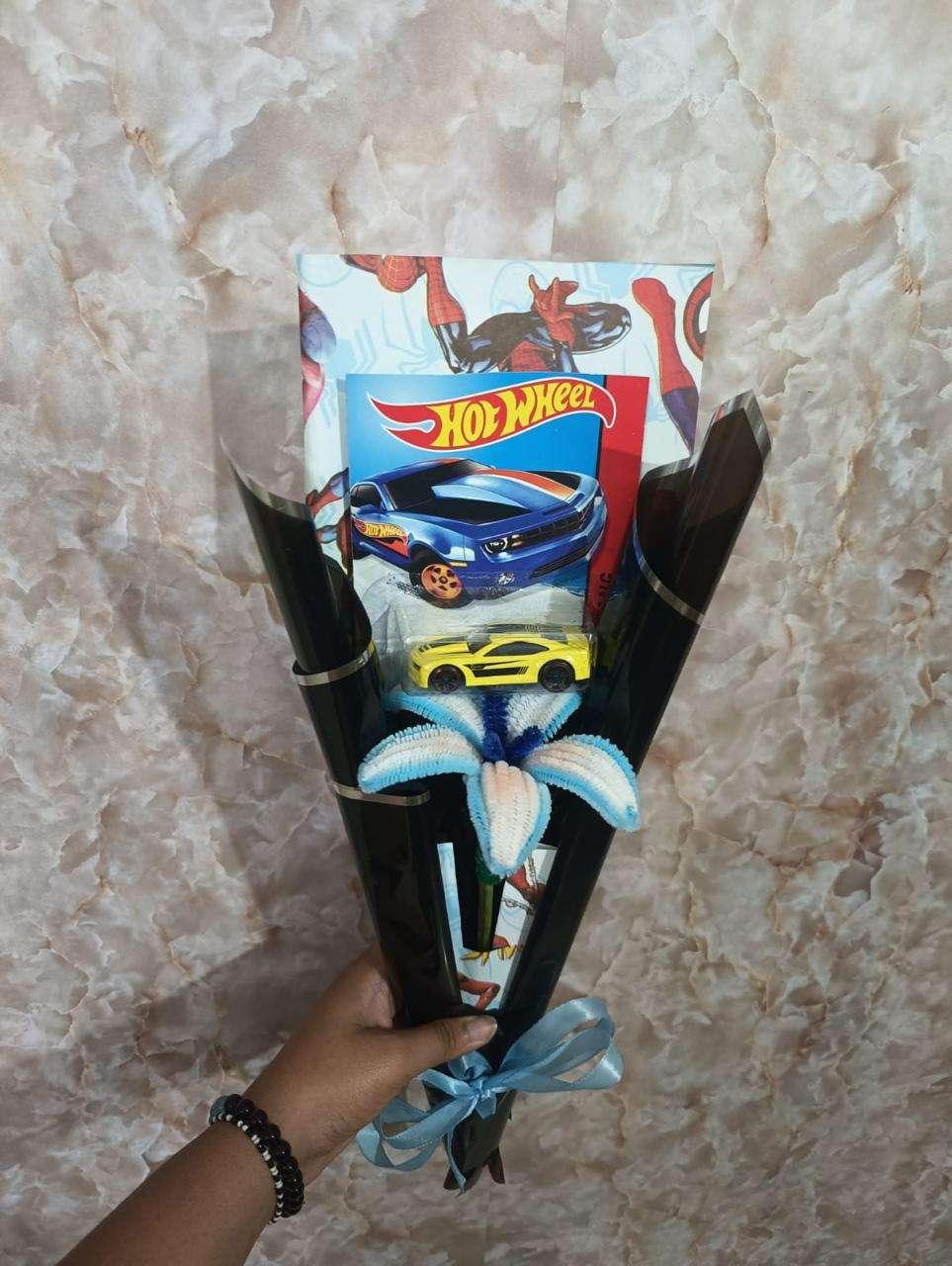 Lilly with Hot wheels bouquet - Image 1